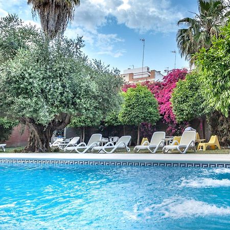 Aacr Hotel Monteolivos Севиля Екстериор снимка